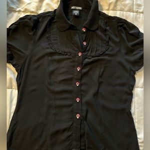 Hot topic button down shirt. In great condition.